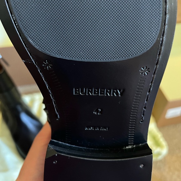 Unworn Burberry Boots for Men, Size 8.5 in US, 42 in Europe. - Picture 3 of 8
